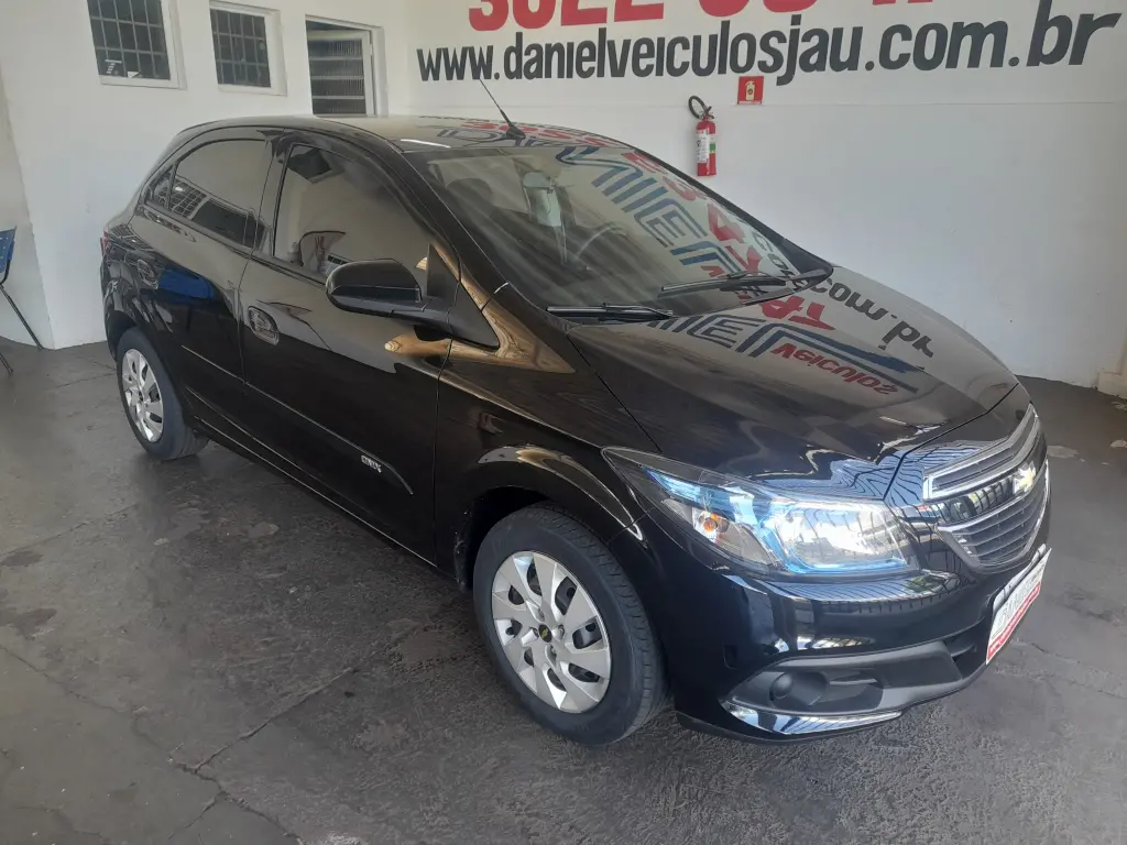 CHEVROLET Onix Hatch - Foto