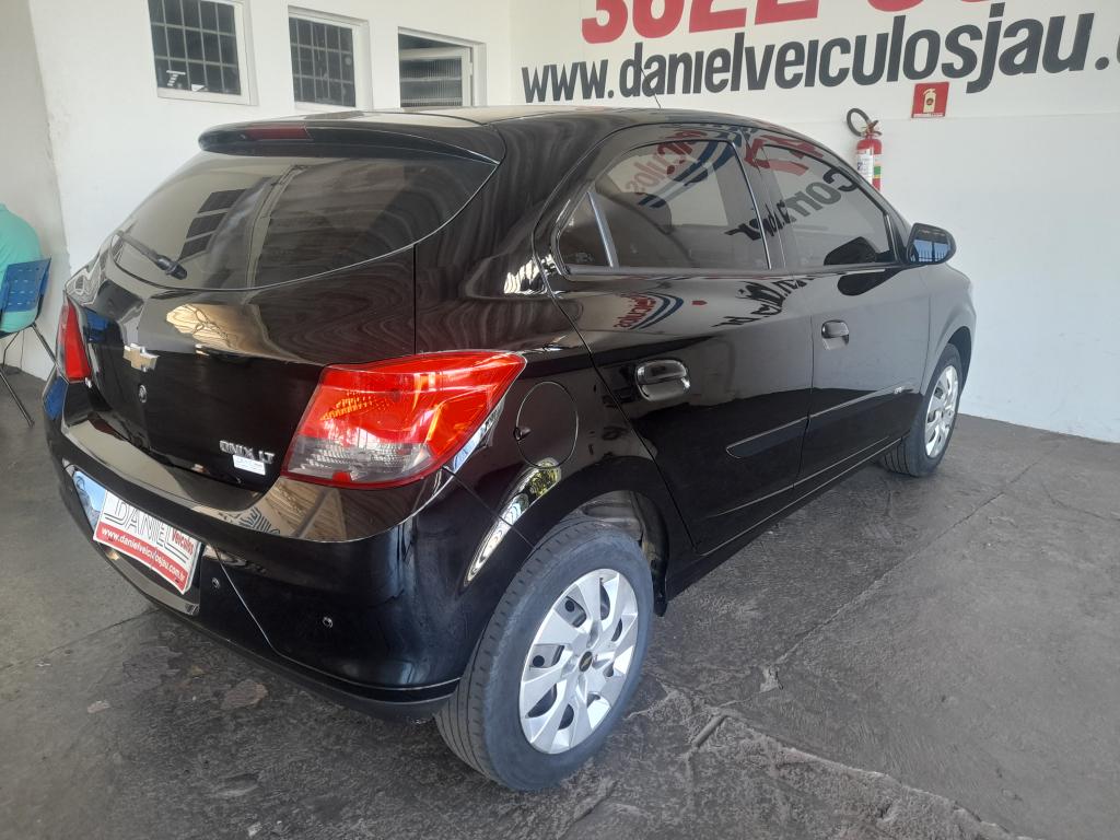 CHEVROLET Onix Hatch - Foto