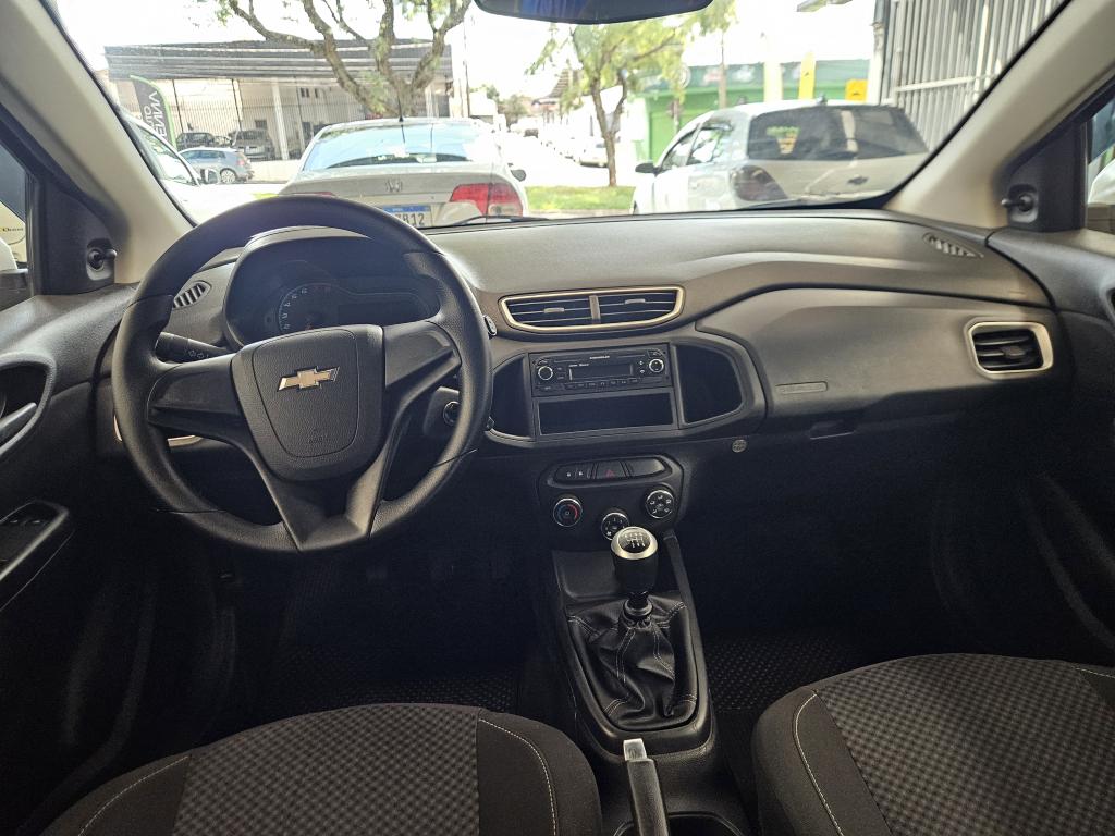 CHEVROLET Onix Hatch - Foto