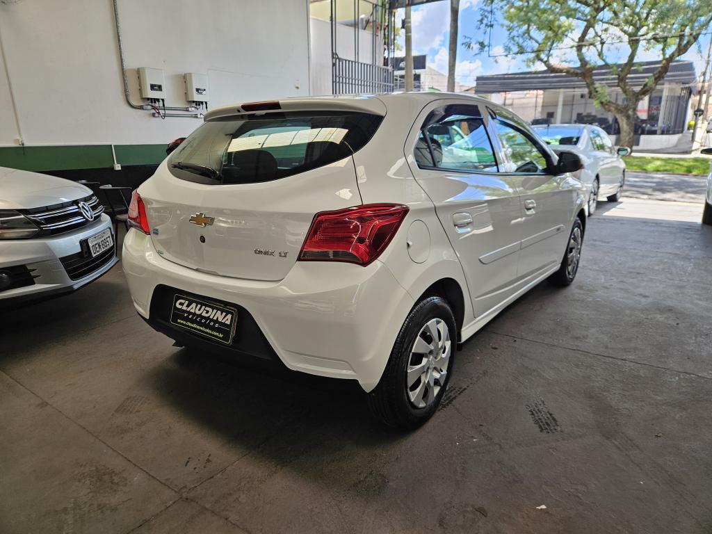CHEVROLET Onix Hatch - Foto