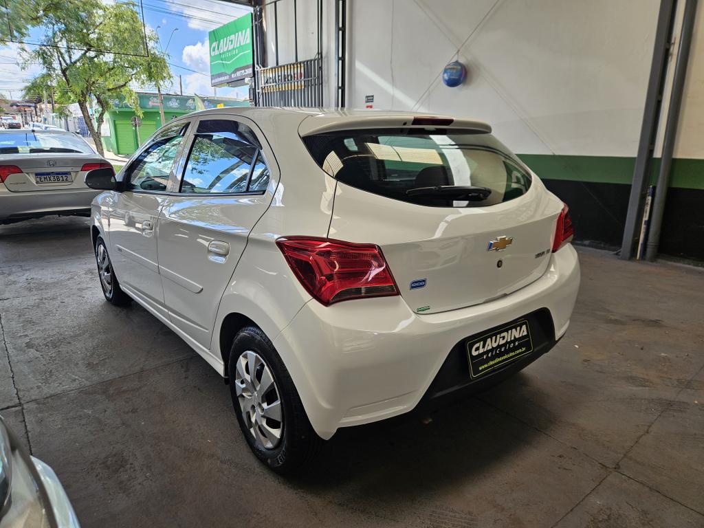 CHEVROLET Onix Hatch - Foto