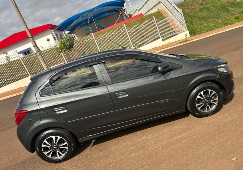 CHEVROLET Onix Hatch - Foto