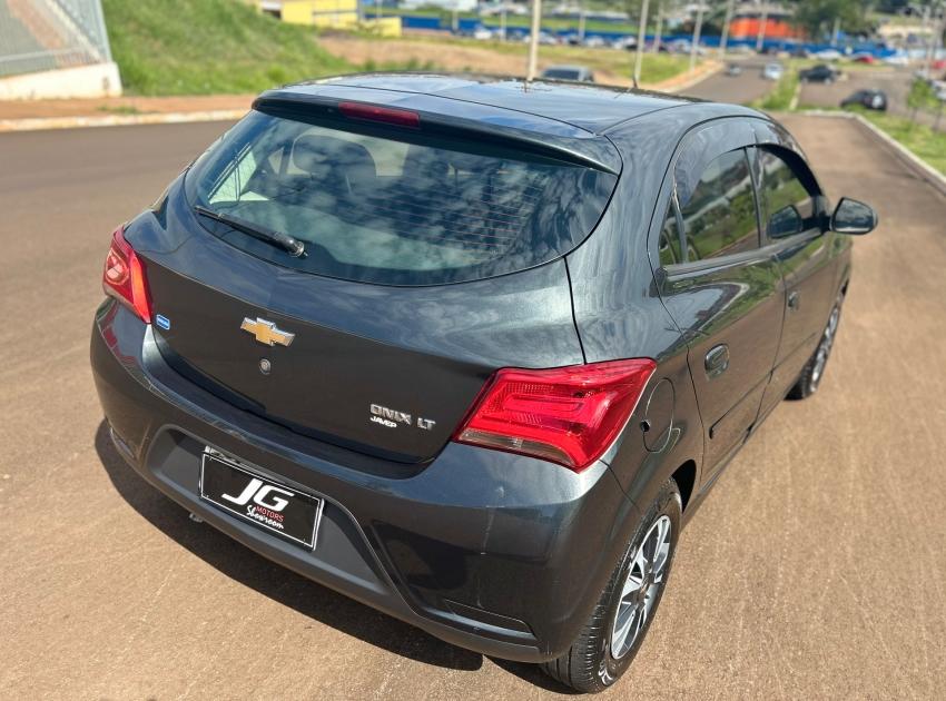 CHEVROLET Onix Hatch - Foto