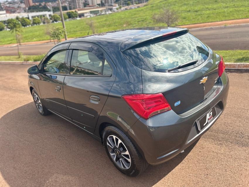 CHEVROLET Onix Hatch - Foto