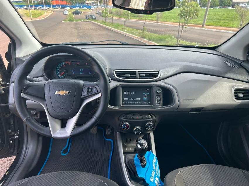 CHEVROLET Onix Hatch - Foto