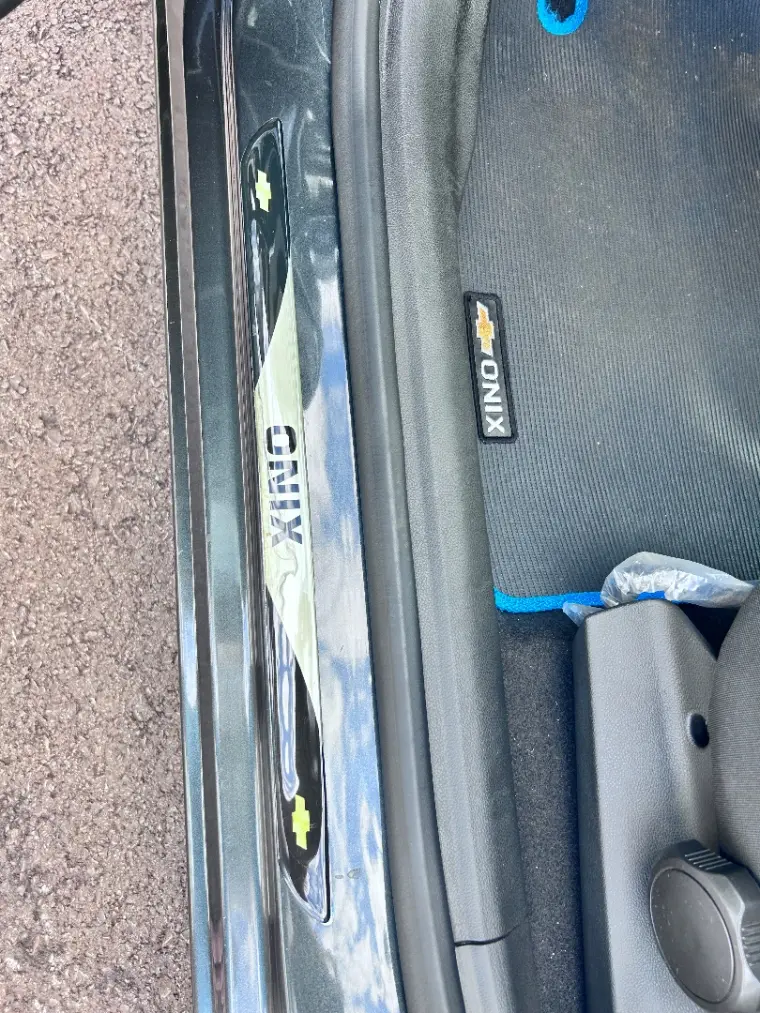 CHEVROLET Onix Hatch - Foto