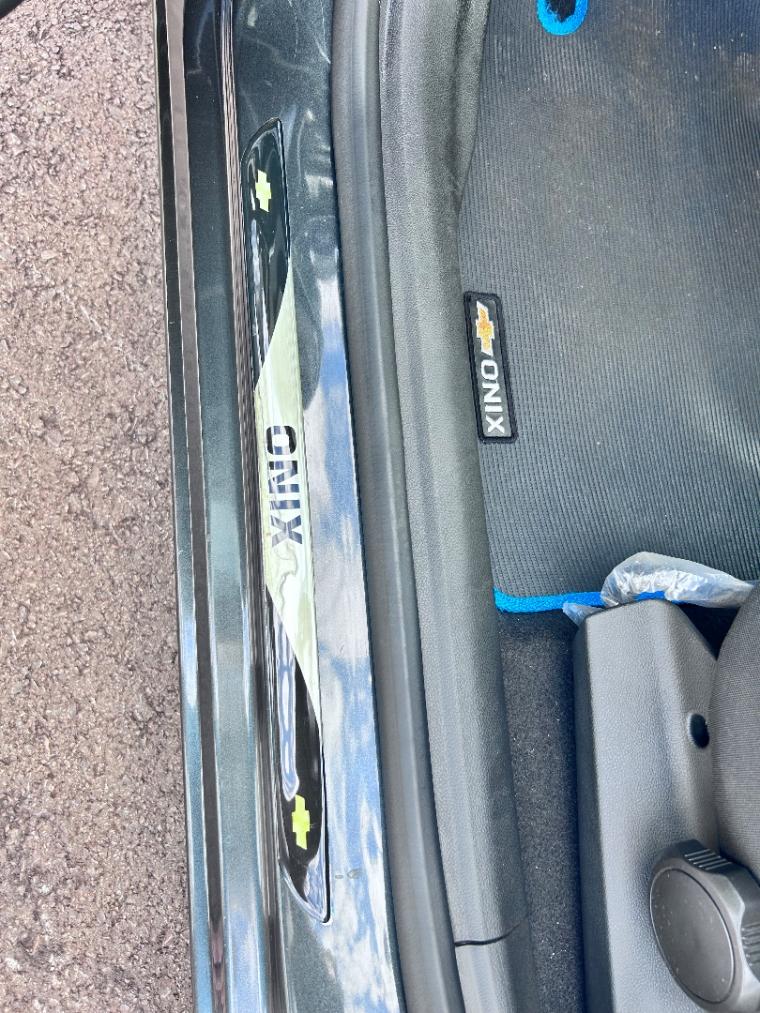 CHEVROLET Onix Hatch - Foto