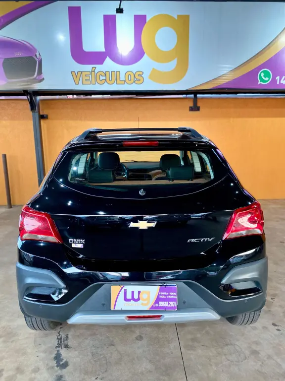 CHEVROLET Onix Hatch - Foto
