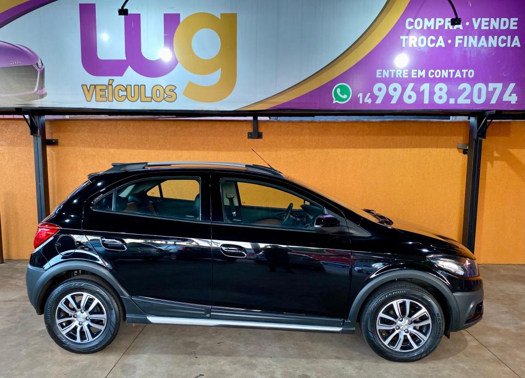 CHEVROLET Onix Hatch - Foto