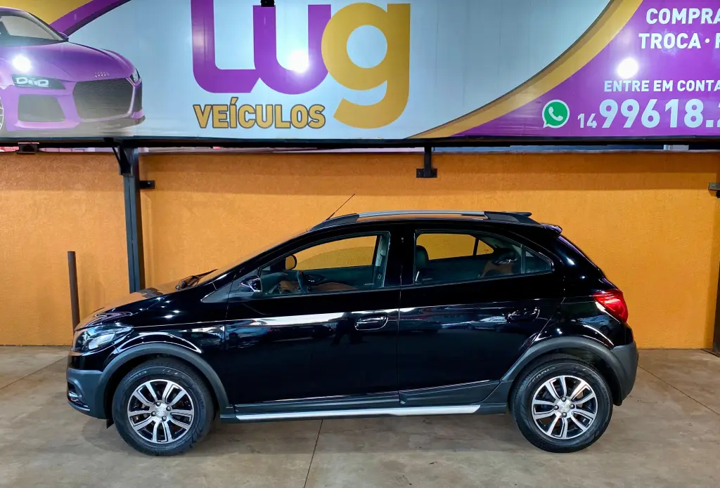 CHEVROLET Onix Hatch - Foto