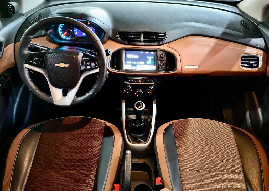 CHEVROLET Onix Hatch - Foto