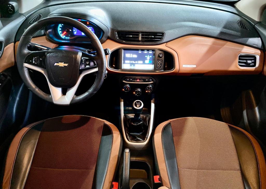 CHEVROLET Onix Hatch - Foto