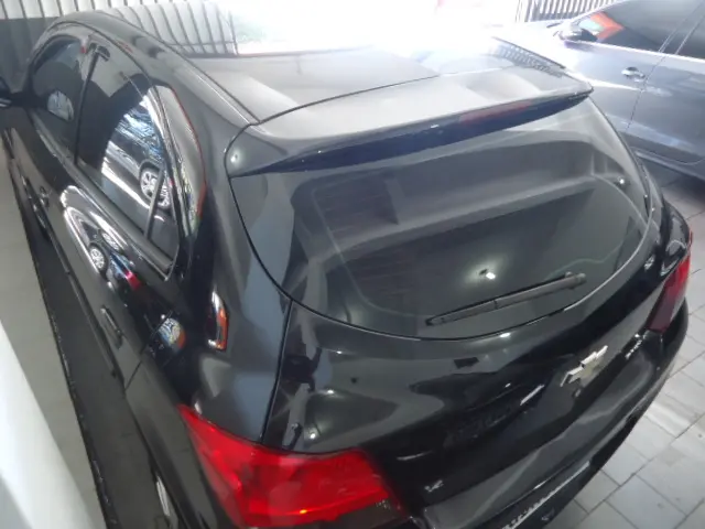 CHEVROLET Onix Hatch - Foto