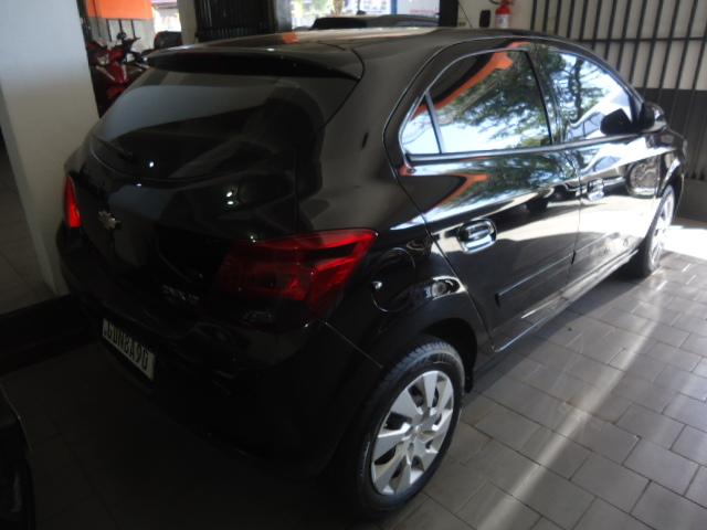 CHEVROLET Onix Hatch - Foto