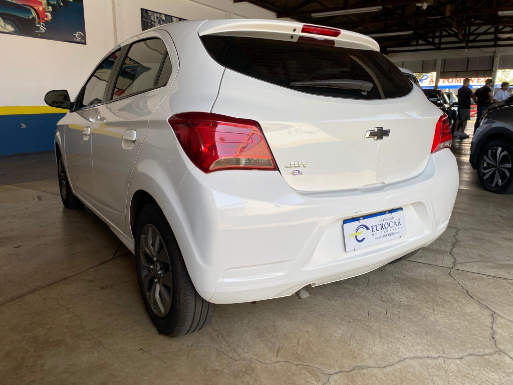 CHEVROLET Onix Hatch - Foto