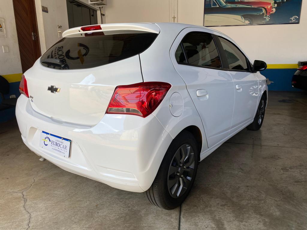 CHEVROLET Onix Hatch - Foto