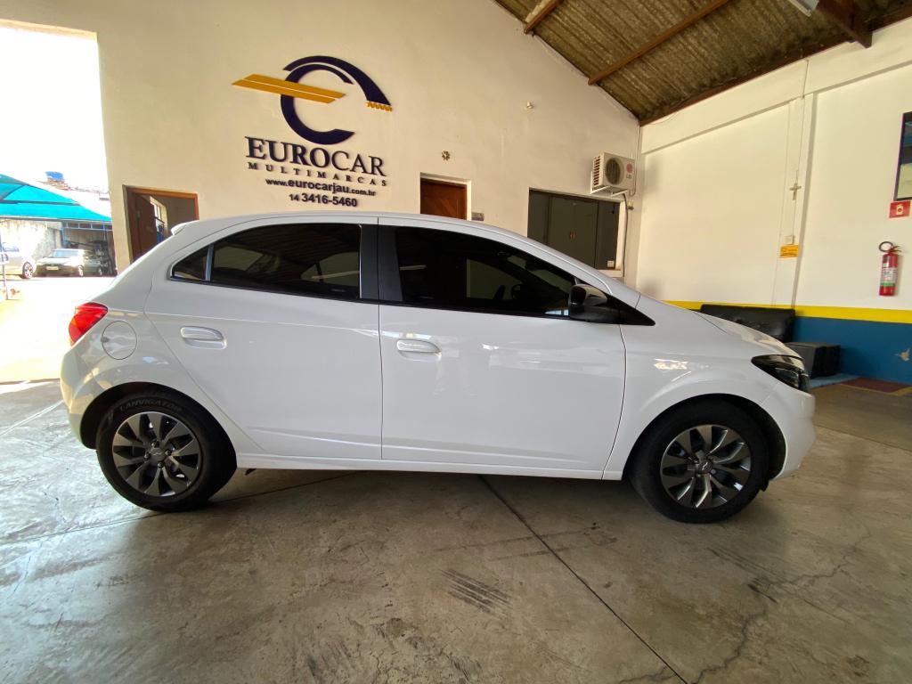 CHEVROLET Onix Hatch - Foto