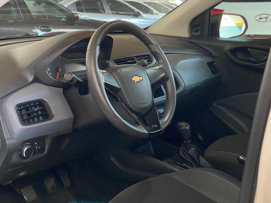 CHEVROLET Onix Hatch - Foto