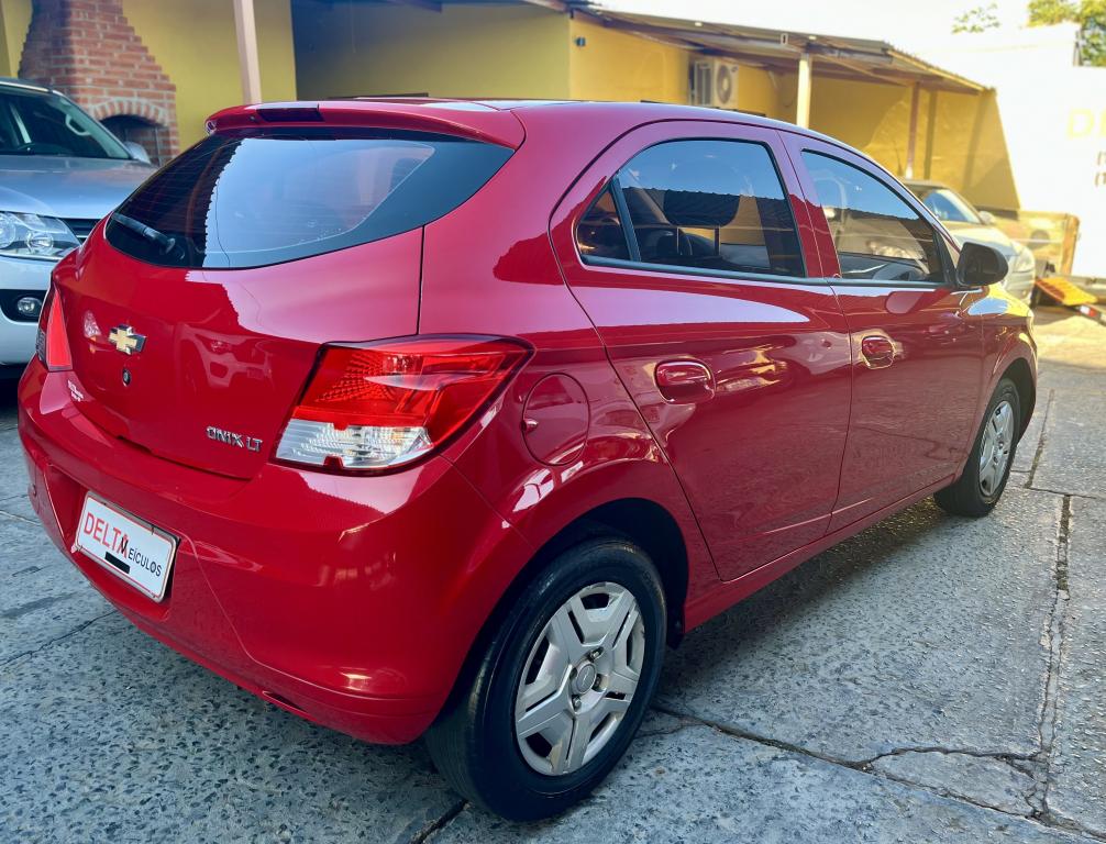 CHEVROLET Onix Hatch - Foto