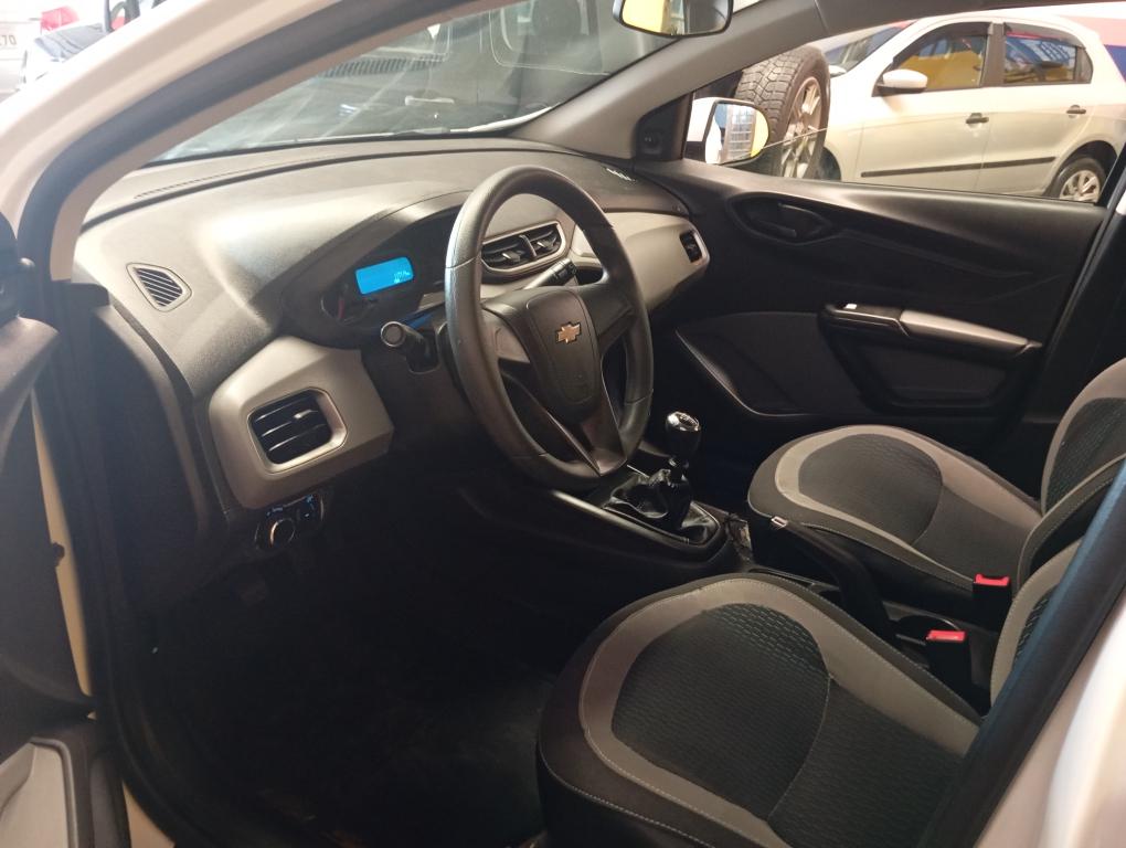 CHEVROLET Onix Hatch - Foto