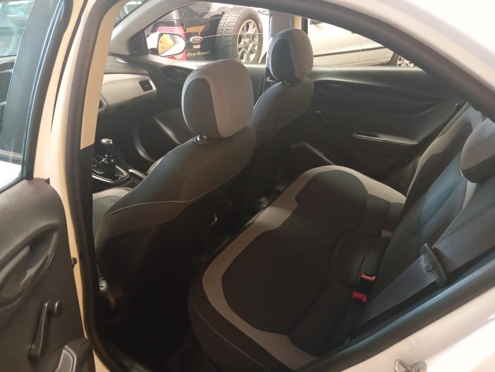 CHEVROLET Onix Hatch - Foto