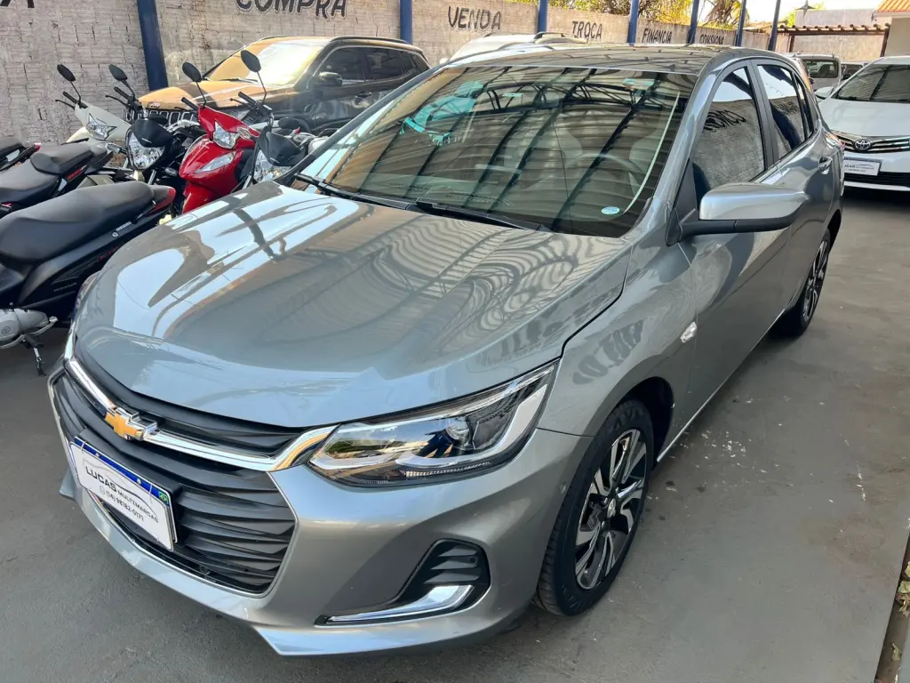 CHEVROLET Onix Hatch - Foto