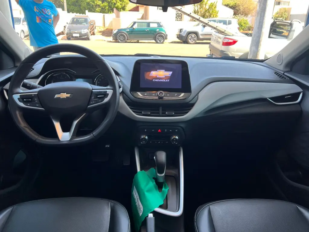 CHEVROLET Onix Hatch - Foto