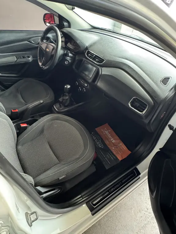 CHEVROLET Onix Hatch - Foto