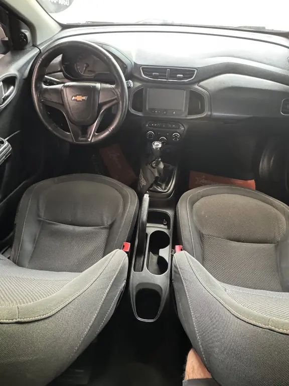 CHEVROLET Onix Hatch - Foto