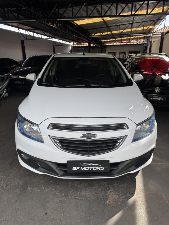 CHEVROLET Onix Hatch - Foto