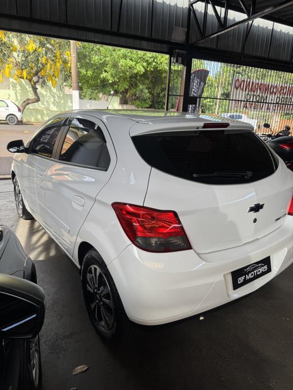 CHEVROLET Onix Hatch - Foto