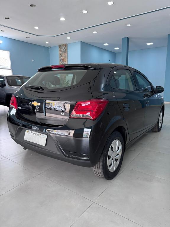 CHEVROLET Onix Hatch - Foto