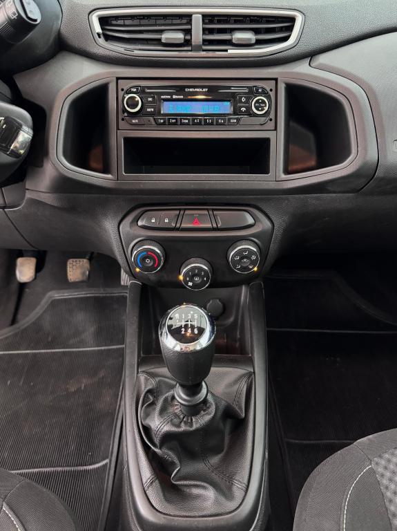 CHEVROLET Onix Hatch - Foto