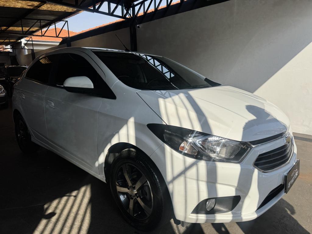 CHEVROLET Onix Hatch - Foto