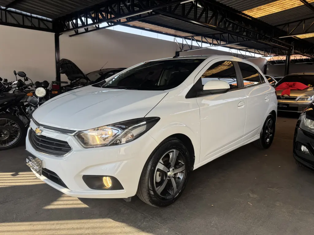 CHEVROLET Onix Hatch - Foto