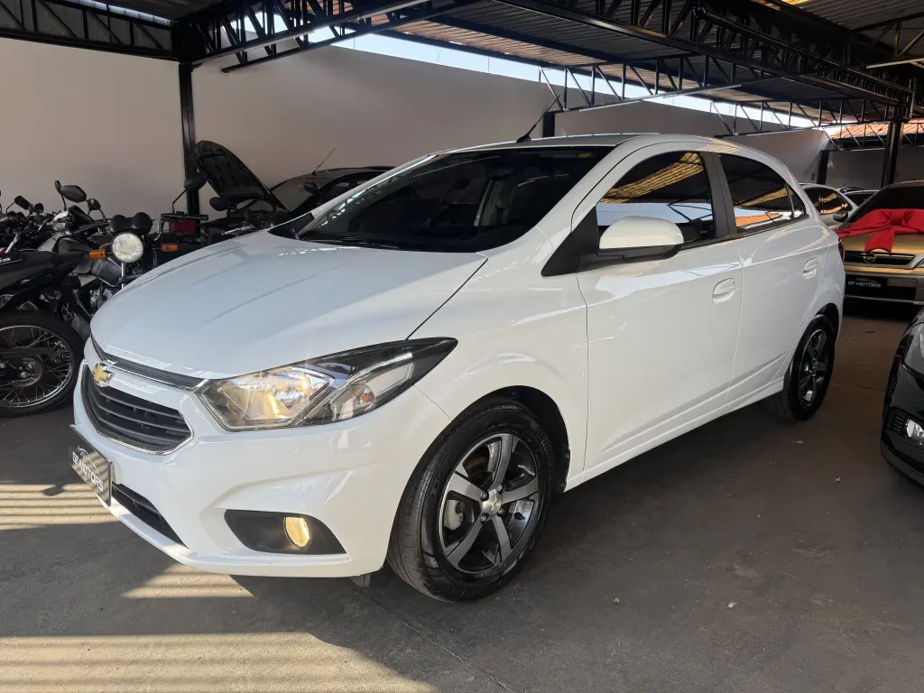 CHEVROLET Onix Hatch - Foto