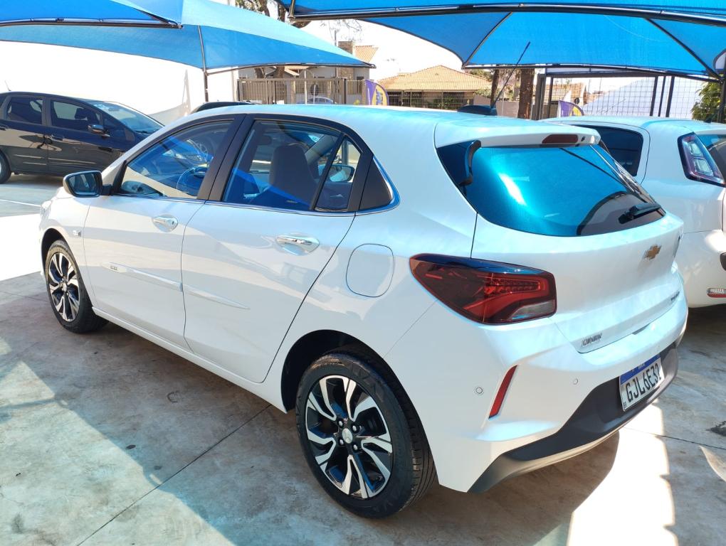 CHEVROLET Onix Hatch - Foto
