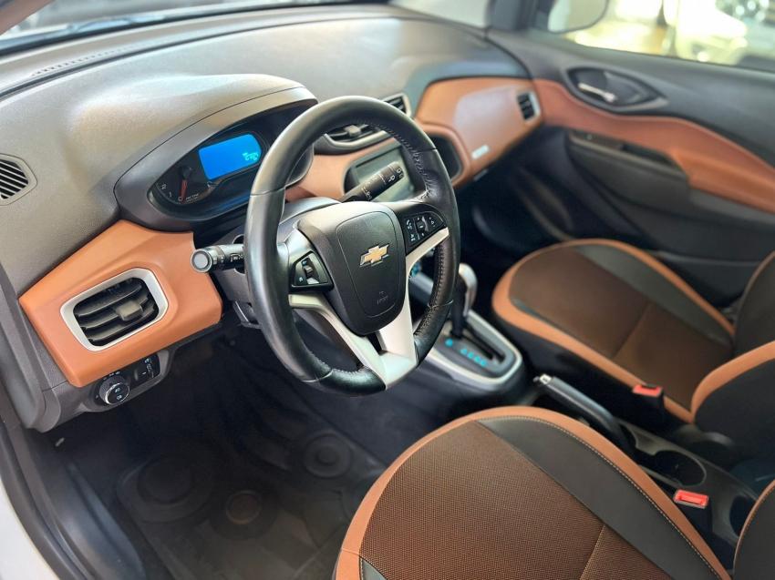 CHEVROLET Onix Hatch - Foto