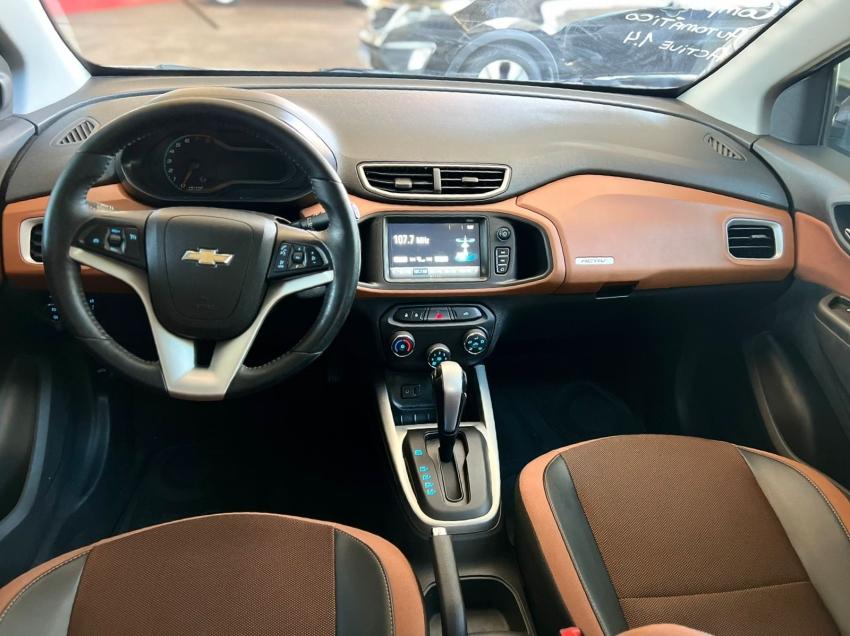 CHEVROLET Onix Hatch - Foto