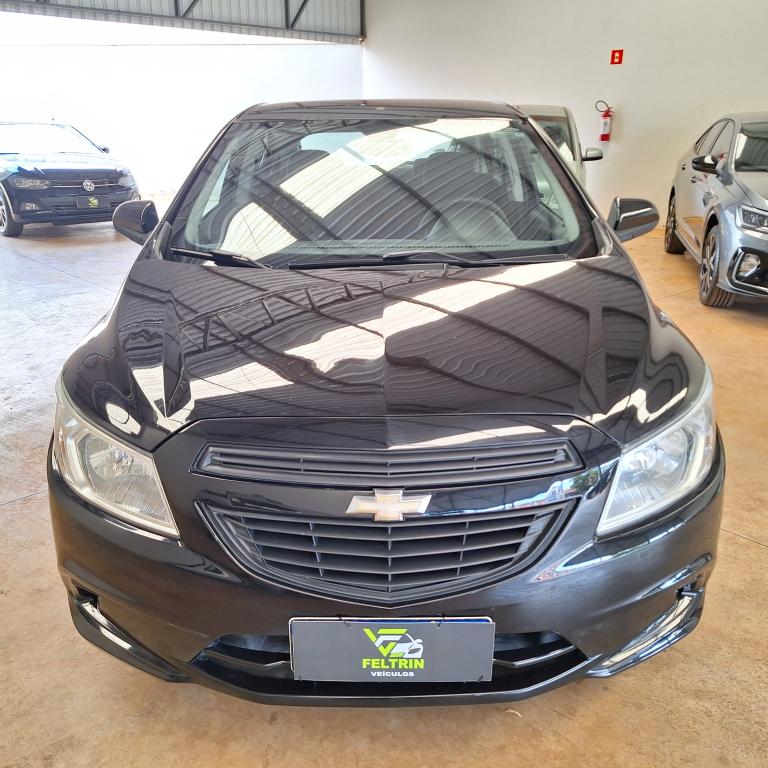 CHEVROLET Onix Hatch - Foto