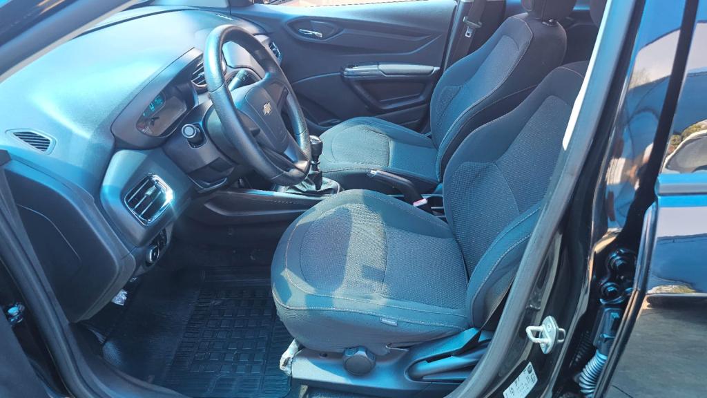 CHEVROLET Onix Hatch - Foto