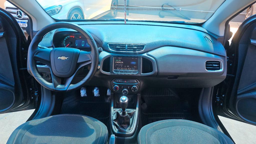 CHEVROLET Onix Hatch - Foto