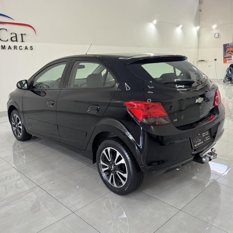 CHEVROLET Onix Hatch - Foto