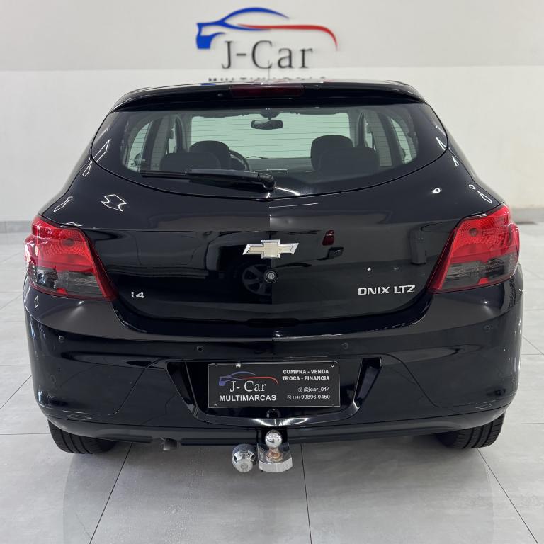 CHEVROLET Onix Hatch - Foto