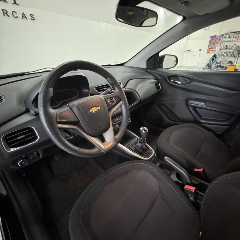 CHEVROLET Onix Hatch - Foto