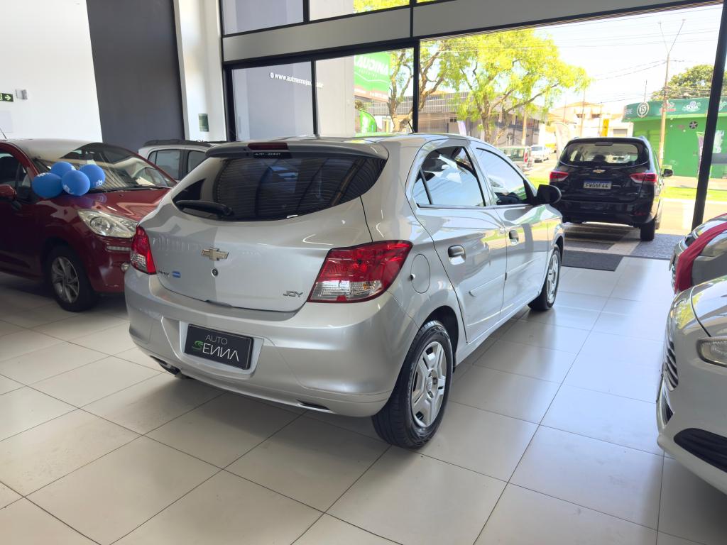 CHEVROLET Onix Hatch - Foto