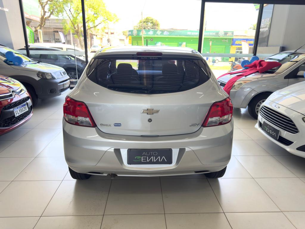 CHEVROLET Onix Hatch - Foto