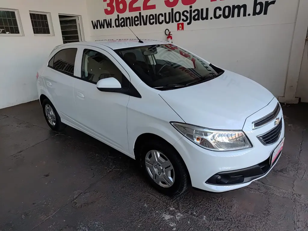 CHEVROLET Onix Hatch - Foto