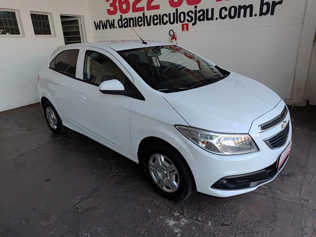 CHEVROLET Onix Hatch - Foto