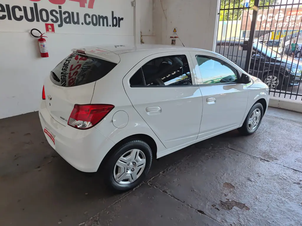 CHEVROLET Onix Hatch - Foto